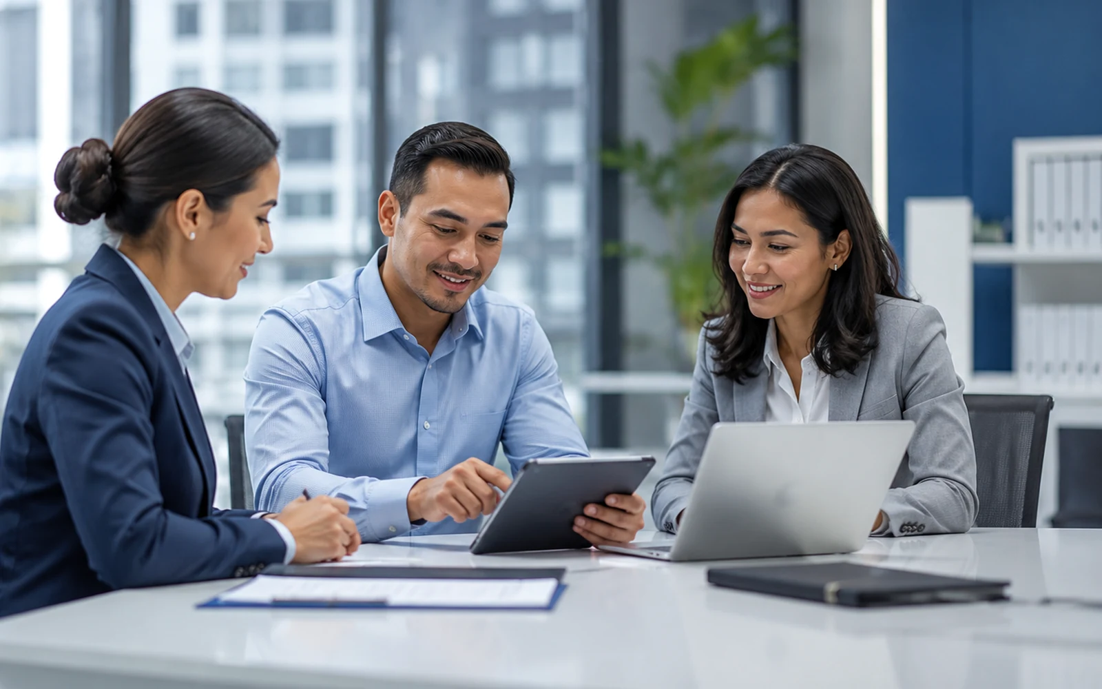 RH 360 : pilotez vos équipes, contrats et présences dans une vision complète.
